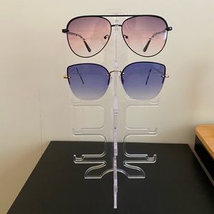 SHEIN Plastic Sunglasses Stand